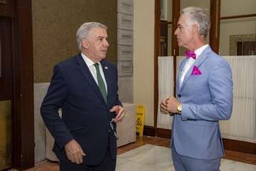 Los farmaceúticos de Las Palmas reconocen a las teldenses Pino Oliva y Mercedes Martín por sus 50 años de colegiada/TA.